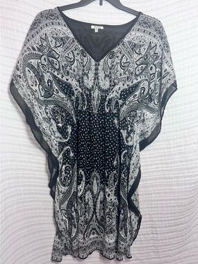 MPH Collection Black & White Paisley V-Neck Kaftan Dress